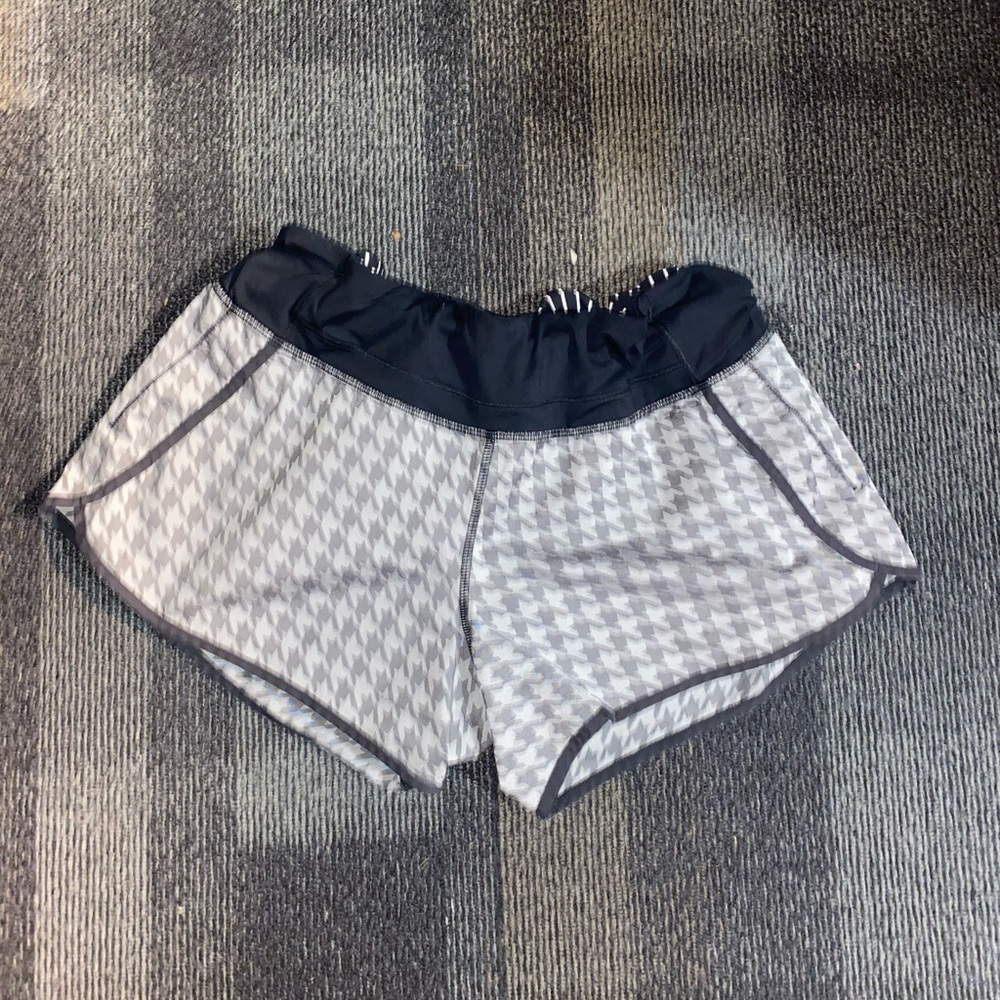 Lululemon patterned hotty hot shorts